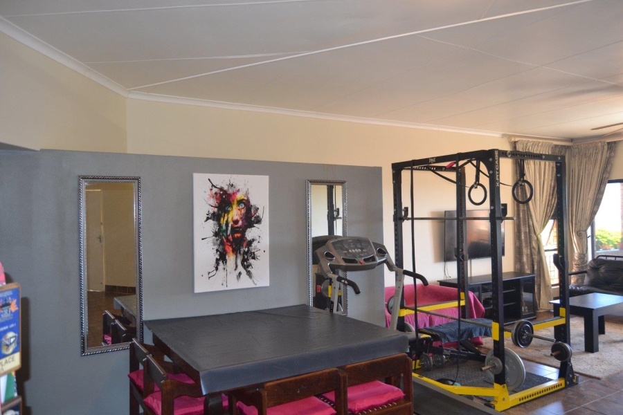 6 Bedroom Property for Sale in Wavecrest Eastern Cape